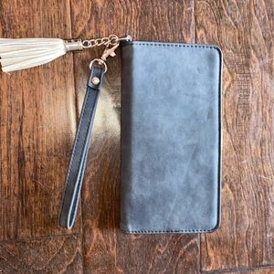 women’s wristlet wallet